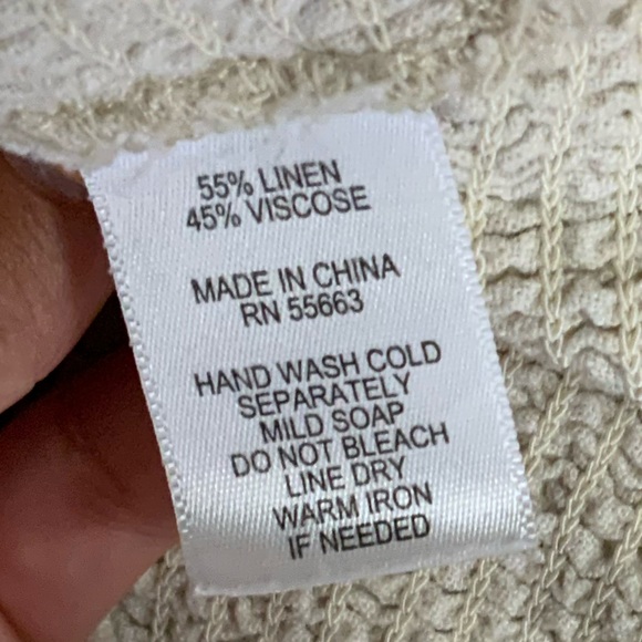 Linen Ruffled Smocked Cropped Blouse Top Shirt Medium Cupcakes & Cashmere -OBO - Picture 6 of 9